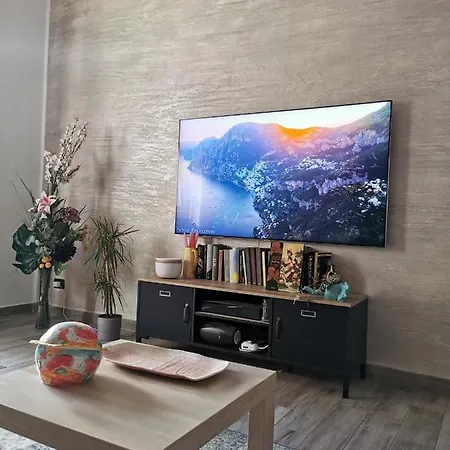 Modern Spacious Well Connected Apartment